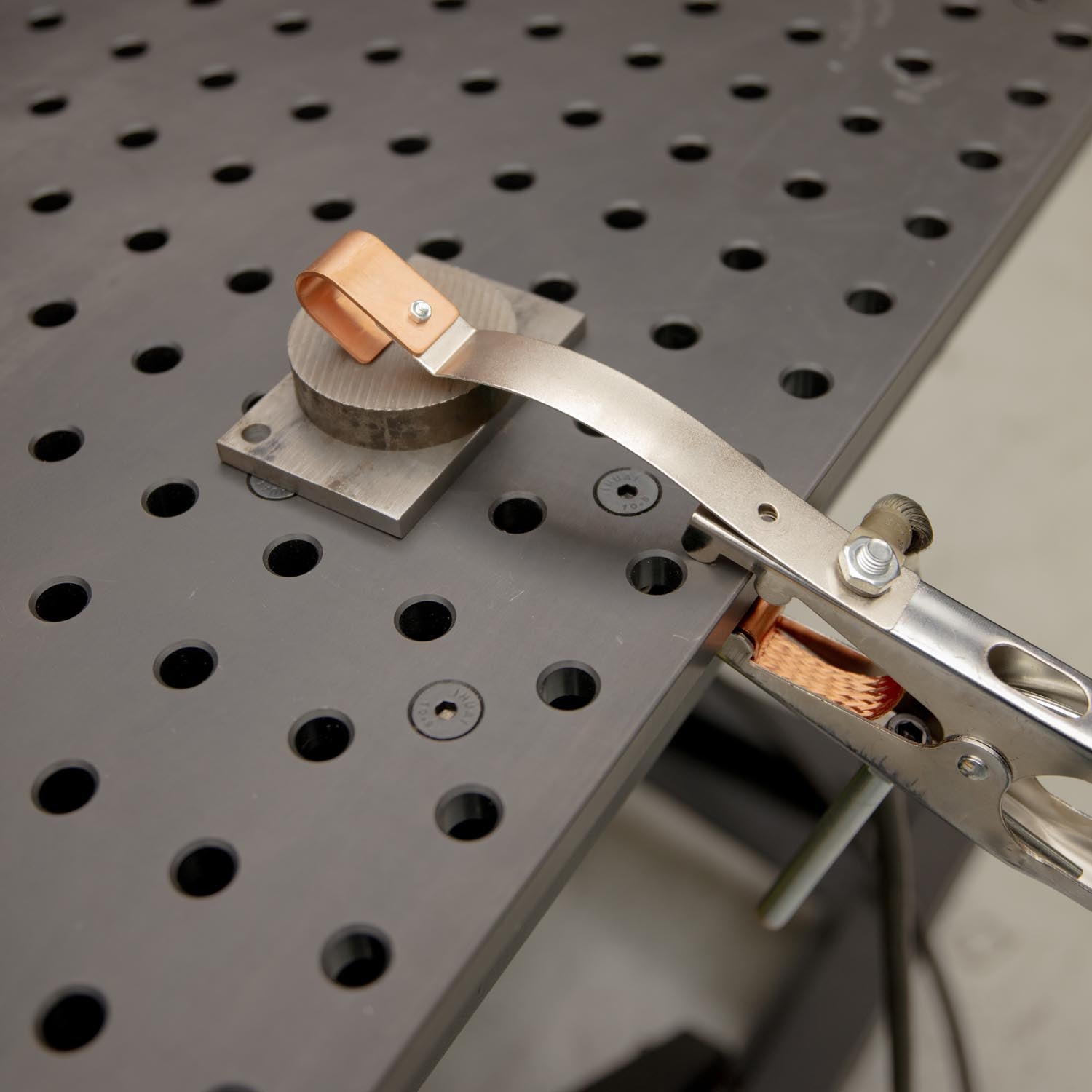 Pinza de Tierra Magnética de Resorte